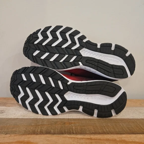 Saucony Breakthru 4 Men's Red Black Running Sneakers  Size 9 New No Insoles - Picture 8 of 10